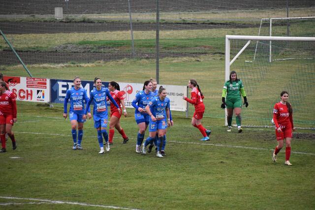 Denisa Skálová, Lilla Sipos, Vanessa Beiglböck, Anna Tauschmann und Katja Dorn ließen die Horn-Verteidigerinnen verzweifeln. | Foto: Michael Strini