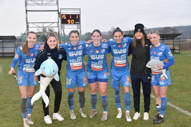 Die Torschützinnen mit ihren "Flippers": Anja Bacher (3), Denisa Skálová, Katja Dorn, Vanessa Beiglböck, Lilla Sipos (4), Anna Tauschmann und Bianca Gröller (4) | Foto: Michael Strini
