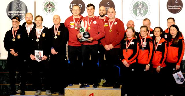 V.l.n.r.:
Willi Sailer, Matthias Schneider, Sigmar Kahlen, Rudi Sailer
(Silbermedaille Allg. Klasse - Bundesliga Luftpistole 2025 in Hohenau) | Foto: Christian Kramer / TLSB