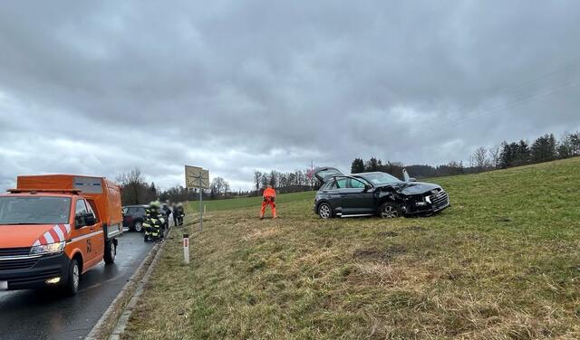 Beide Fahrer blieben unverletzt. | Foto: Freiwillige Feuerwehr Köttmannsdorf