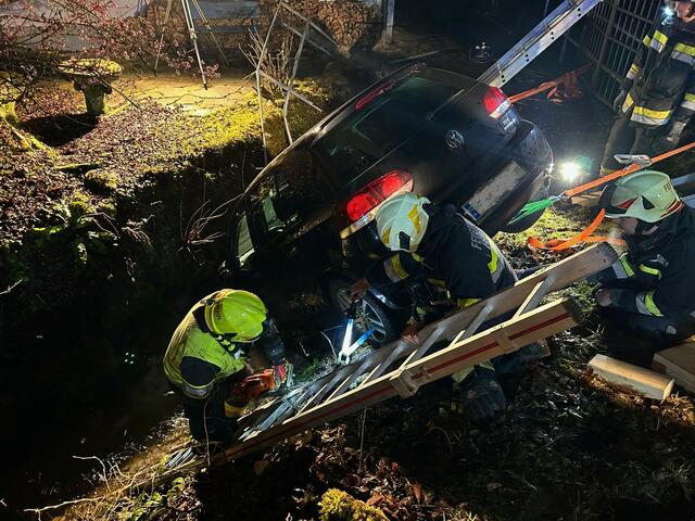 Verletzt wurde niemand. Es blieb bei Sachschaden. | Foto: Feuerwehr Ferlach