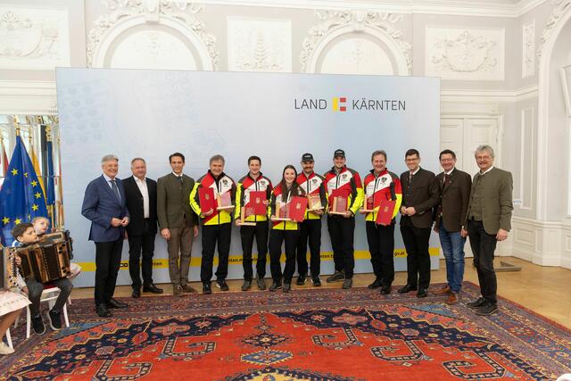 Die Teilnehmenden der Forstweltmeisterschaften und ihre Trainer erhielten Ehrenurkunden. | Foto: LPD Kärnten/Just