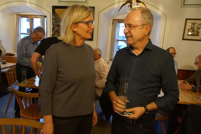 Zwischendurch war auch Zeit für ein Tratscherl.  | Foto: Helmut Eder