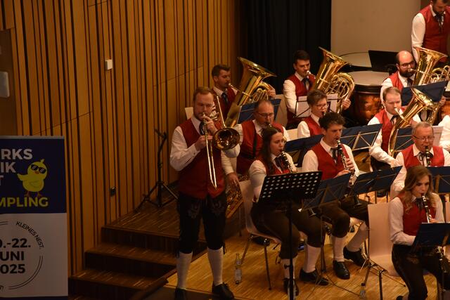 Solist Rene Zahrhuber zeigte bei dem Stück „Concertino“ von Ernst Sachse sein Können auf der Posaune.