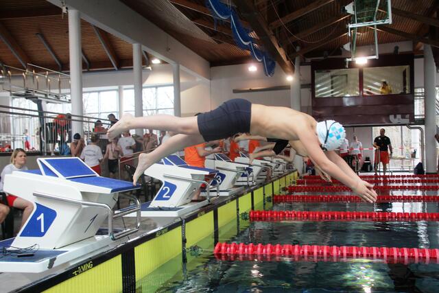 Tobias Gewolf beim Startsprung