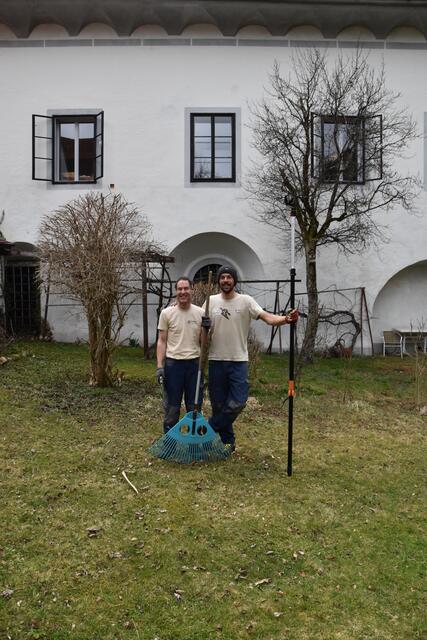 Perfekte Betreuung für den Garten in Gaming: Die "Kreisläufer" Lukas Holzer (r.) und Markus Wurzer-Koch (l.) aus Scheibbs | Foto: Roland Mayr/MeinBezirk Scheibbs