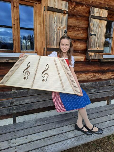 Die Kammernerin Franziska Ingrid Steinegger stellt am 6. April beim Landesfinale des Steirischen Hackbrett-Wettbewerbs gemeinsam mit neun weiteren Finalisten ihr Können unter Beweis. | Foto: Musikschule Mautern