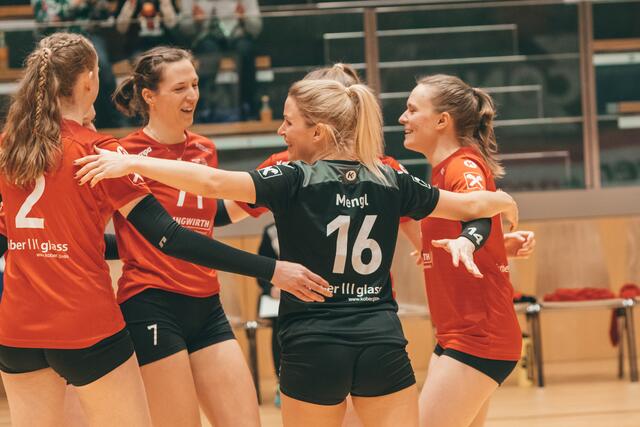 Die URW Damen freuten sich über einen klaren Sieg | Foto: Union Volleyball Raiffeisen Waldviertel