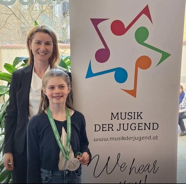 Multitalent Elisa Lind mit ihrer Lehrerin Tanja Stock | Foto: Musikschule Voitsberg