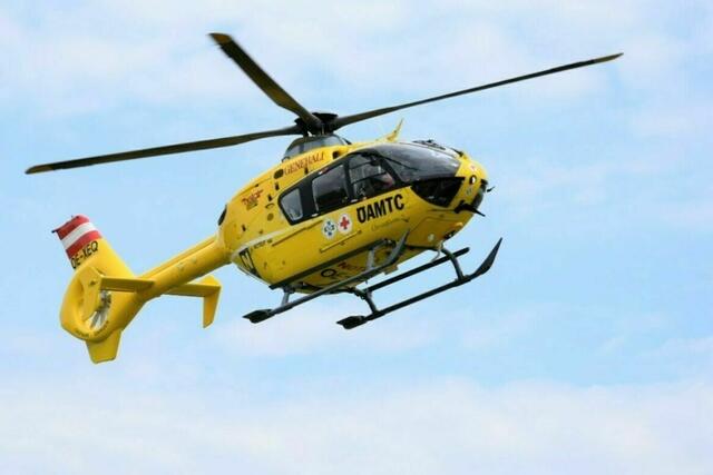 Der Notarzthubschrauber Christophorus 2 brachte den Verletzten in das Universitätsklinikum St. Pölten. | Foto: Symbolfoto: Archiv/Pilz