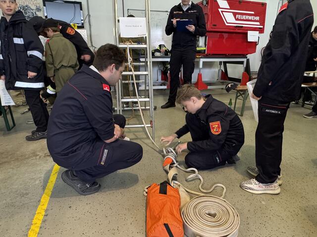 Rund 380 Jugendliche bewiesen ihr Können in Steinbrunn.  | Foto: BFKDO-EU