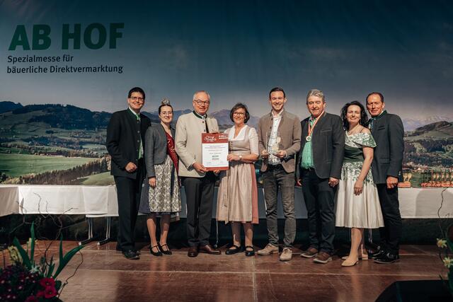 AB-Hof Verkauf Hörhan: Lorenz Mayr (Vizepräsident der Landwirtschaftskammer NÖ), NÖ Mostkönigin Katharina Selner, LH-Stellvertreter Stephan Pernkopf, Fam. Hörhan, Marion Heim (Geschäftsführung Messe Wieselburg), Josef Moosbrugger (Präsident der Landwirtschaftskammer Österreich) | Foto:  „Messe Wieselburg  Mike Raab (www.raabmedia)