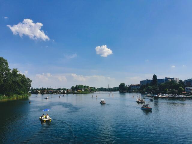 Auf Wasser wagen kann man sich bei Schönwetter auch schon. 'Eppel' öffnet seinen Bootsverleih bereits ab April für alle Outdoor-Fans. | Foto: Antonio Šećerović/MeinBezirk