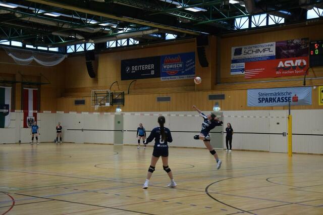 Die jungen Faustball-Damen spielten in Deutschlandsberg um den österreichischen Titel. | Foto: TS Deutschlandsberg