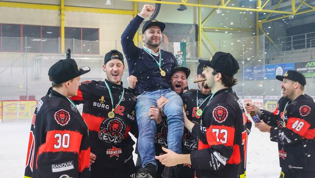 Trainer Marko Tadic genoß die Meisterfeier. | Foto: Ripu