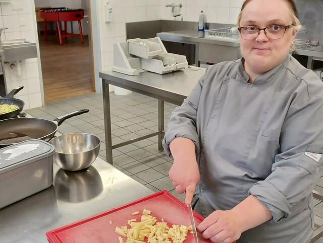 Viertlbauer bei ihrer integrativen Beschäftigung. | Foto: Lebenshilfe OÖ