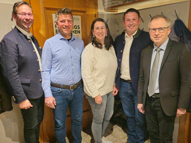 Hermann Brückl, Karl Klinger, Elfi Aigner, Philipp Möslinger, Wolfgang Klinger. | Foto: FPÖ GR/EF