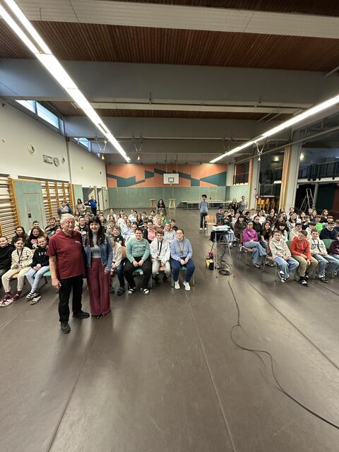 Peter Krasser erzählte den Schülerinnen und Schülern in Gamlitz von seinen Projekten zugunsten der Jugend in Äthiopien. | Foto: Mittelschule