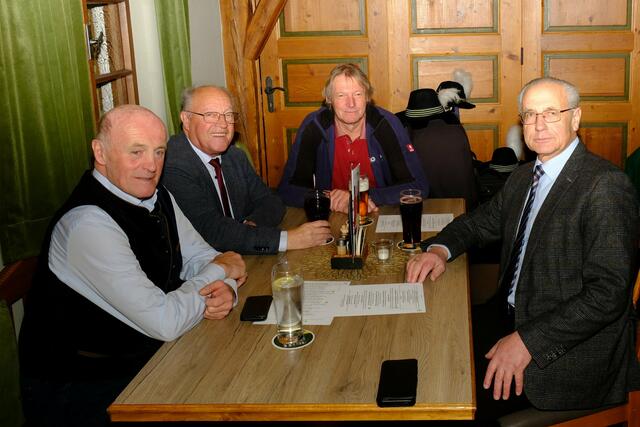 Gern gesehene Gäste beim Josefifest: Von links, Schardenbergs Altbürgermeister Josef Schachner, Buchautor, Konsulent und Heimatdichter Karl Bachmair, ÖKB Obmann Helmut Kosch und „Starfotograf“ Sepp Pfeil.