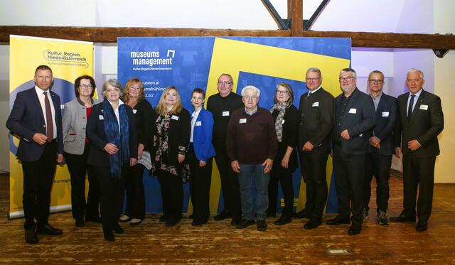 Stefan Lang, Bürgermeister der Stadtgemeinde Retz, Elisabeth Vavra, Obfrau des Vereins Museen und Sammlungen in Niederösterreich, Ulrike Vitovec, GF Museumsmanagement Niederösterreich, Brigitte Temper-Samhaber, Museum Alte Textilfabrik, Melanie N. Lopin, Stadtmuseum Kornbeuburg, Julia Schlager, Museum St. Peter an der Sperr, Franz Pötscher, Büro für Museumskonzepte und -gestaltung, Friedrich Hurtl, Fahrradmuseum Retz, Helene Schrolmberger, Museum Retz und Südmährische Galerie, Hermann Dikowitsch, Amt der NÖ Landesregierung, Leiter der Gruppe Kultur, Wissenschaft und Unterricht, Martin Grüneis, Amt der NÖ Landesregierung, stv. Leiter der Gruppe Kultur, Wissenschaft und Unterricht, Martin Fritz, Generalsekretär Österreichische UNESCO-Kommission, Martin Lammerhuber, GF Kultur.Region.Niederösterreich | Foto: Museumsmanagement NÖ, Astrid Bartl