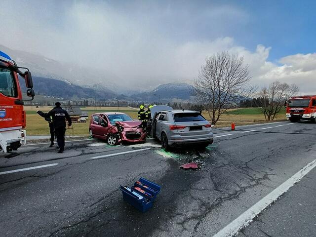 Zwei Fahrzeuge krachten auf Höhe Hauser Kaibling-Kreuzung auf der B320 ineinander. | Foto: FF Ruperting