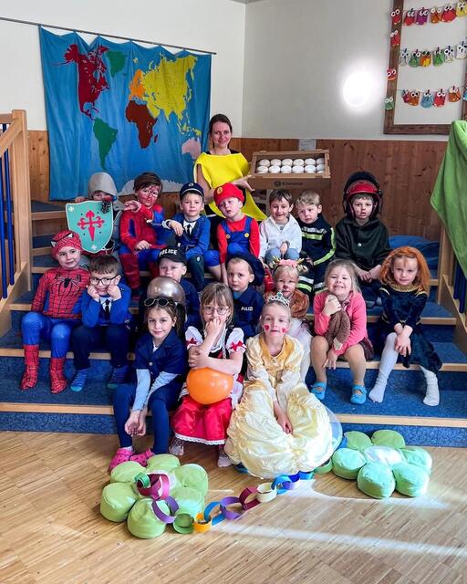 Die Kinder freuten sich über die Faschingskrapfen. | Foto: Kiwanis Club Kitzbühel