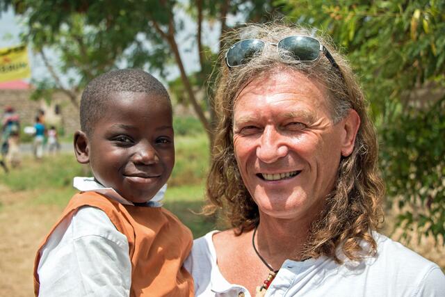Eddie Kroll bei einem seiner vielen Besuche in Kenia. | Foto: Schilling für Shilling