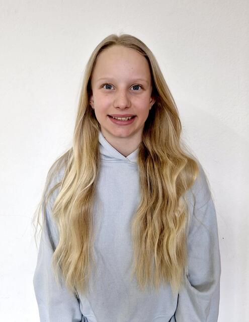 Carina Hetzenauer konnte sich den Bezirkssieg beim Tiroler Vorlesetag sichern. | Foto: Land Tirol