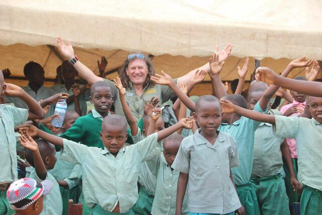 Eddie Kroll bei einem seiner vielen Besuche in Kenia. | Foto: Schilling für Shilling