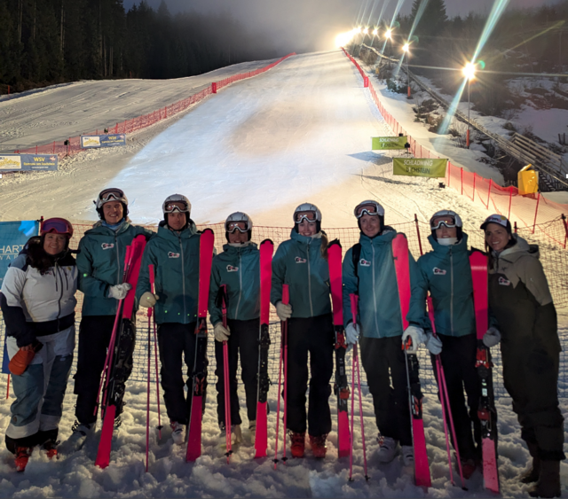 Die "CSA Skischule Silvia Grillitsch" aus Obertauern feierte große Erfolge bei den Österreichischen Skilehrermeisterschaften 2025. Im Bild das CSA-Demo-Team, v. li.:T rainerin Anna Teresa Stibi, Luca Josef Wieser, Michael Gruber, Johanna Eingang, Sarah Gsodam, Heinrich Lettner, Alina Kogler, Skischulleiterin Silvia Grillitsch. | Foto: A. Stibi 