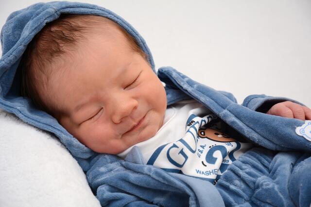 Name: Paul
Geburtsdatum: 06.03.2025
Gewicht: 3.440 g
Größe: 52 cm
Eltern: Ivana und Antonijo Stojcevic aus Leoben | Foto: Babysmile