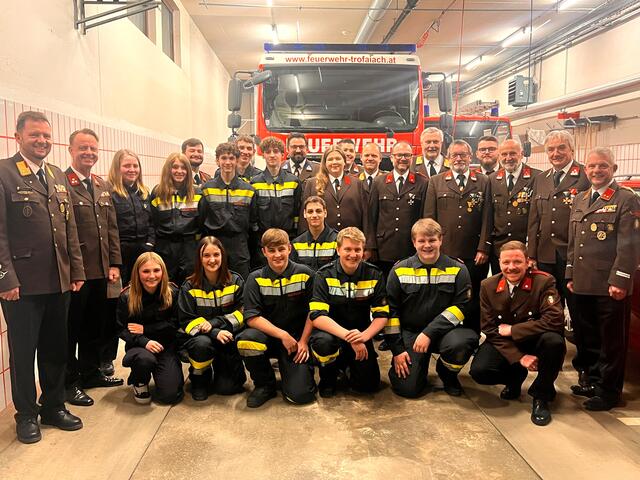 Im Zuge der 156. Wehrversammlung der FF Trofaiach kam es zu zahlreichen Angelobungen, Beförderungen und Auszeichnungen.  | Foto: FF Trofaiach