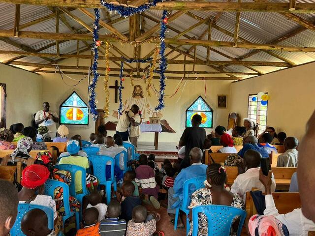 Blick in die neu errichtete Kirche. | Foto: Schilling für Shilling
