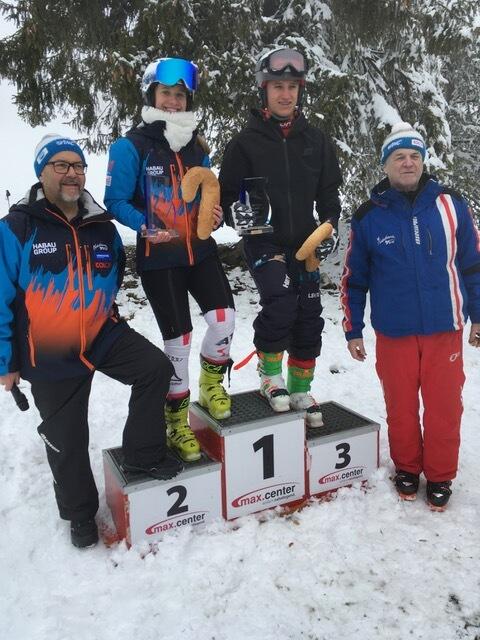 Ende des maxCenter.Ski-Welscups in Hinterstoder: Im Finale küren sich Jonas Steinkellner (2. v. r.) und Anna Keppelmüller (2. v. l.) zu den diesjährigen Volkslaufsiegern. | Foto: Lauterbach