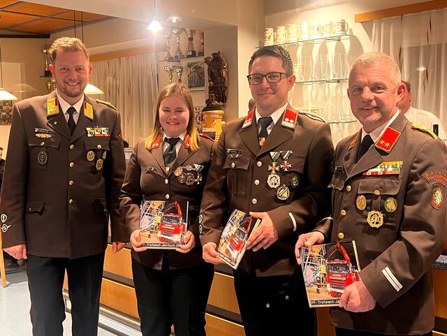 Die Trofaiacher Feuerwehr mit Kommandant BR Ing. Alexander Siegmund (li.) präsentierte einen beeindruckenden Jahresrückblick | Foto: FF Trofaiach