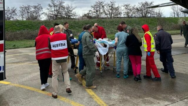 Die ersten Schwerverletzten wurden nach Österreich geflogen. | Foto: Österreichische Botschaft in Skopje