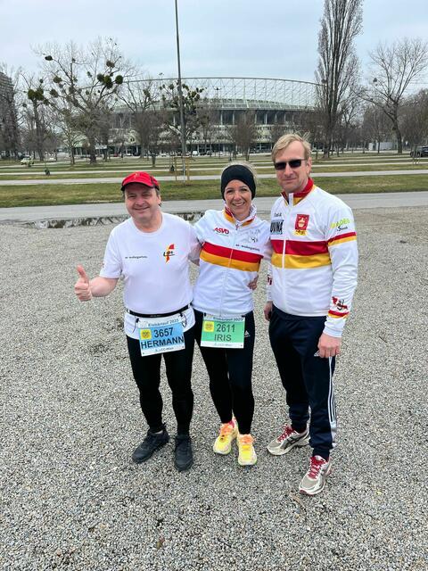 Hermann Hotwagner, Iris Gruber, Erich Graf erfolgreich und glücklich beim LCC-Eisbärlauf. | Foto: Stefan Pendl