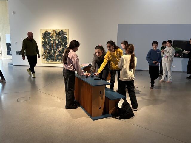 Bei der Eröffnung von "Papier, Stein, Schere" | Foto: Lauren Seywald / MeinBezirk