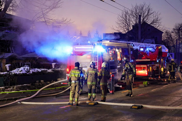 Stadt Salzburg – Brand eines ehemaligen Gasthofes | Foto: LFV Salzburg
