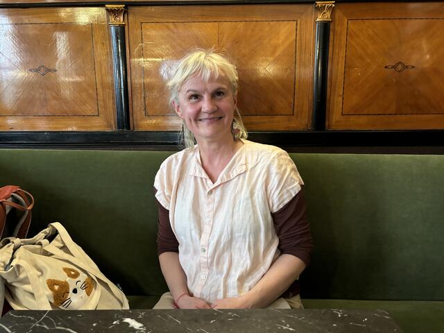 Amela Pokorski ist die KPÖ/Links-Spitzenkandidatin für die Wiedner Bezirksvertretungswahl. Mit MeinBezirk hat sie über ihre Pläne und Ziele für den Bezirk gesprochen. | Foto: Nathanael Peterlini/MeinBezirk