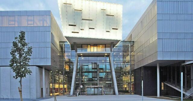 Die Fachhochschule Salzburg am Campus Puch-Urstein öffnet am Samstag ihre Türen.    | Foto: FH Salzburg