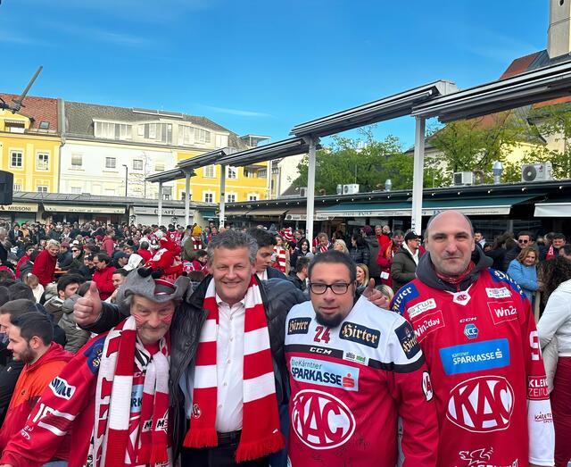 KAC-Fans können auch dieses Jahr wieder gemeinsam am Benediktinermarkt die Rotjacken anfeuern. | Foto: Büro Bürgermeister