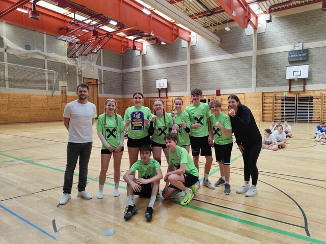 Groß war der Jubel bei den Volleyballerinnen und Volleyballern der Mittelschule Lebring über den verdienten Sieg. | Foto: Mittelschule Lebring