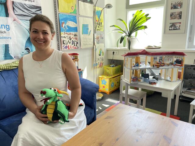 Seit März 2024 ist Johanna Fellinger Salzburgs Kinder- und Jugendanwältin und setzt sich seither gemeinsam mit dem Team der Kinder- und Jugendanwaltschaft (kija) für bessere Lebensbedingungen für Kinder und Jugendliche ein.  | Foto: Lisa Gold