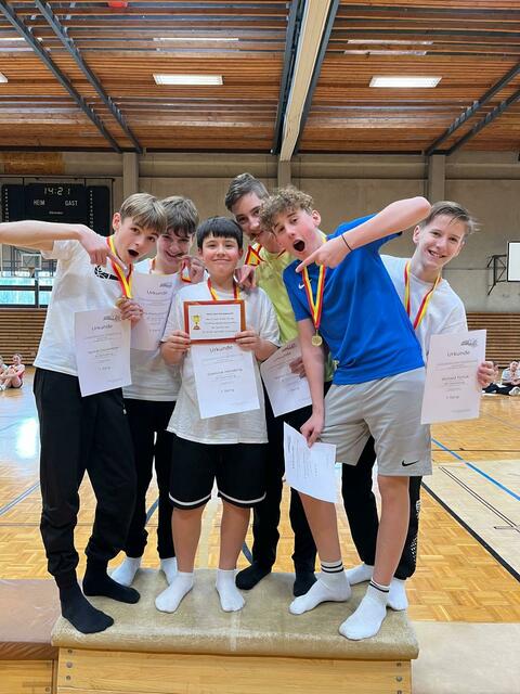 Auch die Burschen konnten den Landesmeistertitel für sich gewinnen und freuten sich über die Goldmedaille. | Foto: Gymnasium Mattersburg