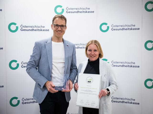Fahrschule Euroline: Geschäftsführer Thomas Leitner (l) und Assistentin Manuela Höglinger (r) | Foto: ÖGK/Mauro Vitera