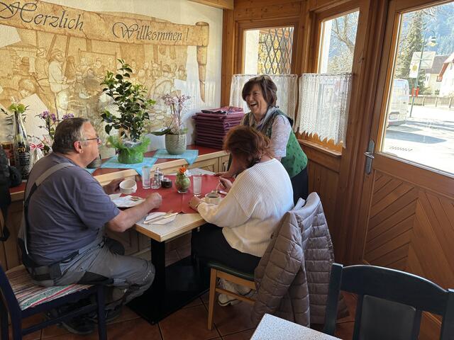 Die Stammgäste schätzen die Qualität der Speisen und die persönliche Betreuung durch die Wirtsleute im Gasthof Meisenbichler.  | Foto: MeinBezirk
