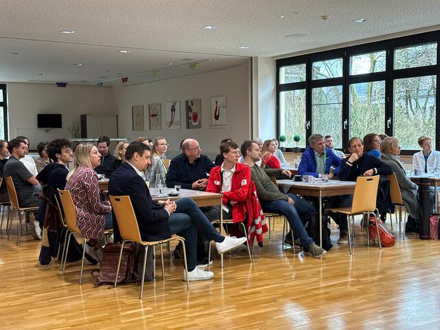 30 Referentinnen und Referenten waren an der HLW FW Kufstein zum umfassenden Thema „Gesund leben“ geladen. | Foto: Celine Gründler