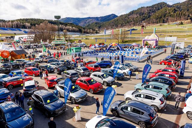 Das Fahrerlager am Josefimarkt. | Foto: Spekner