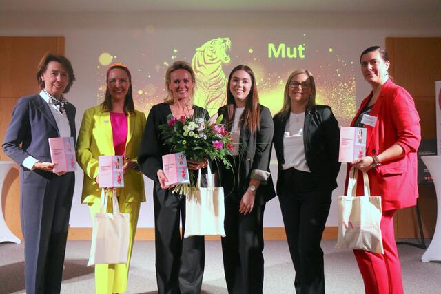 Doris Schulz, Carolin Anne Schiebel, Alexandra Meissnitzer, Anna Hutterer, Vera Kratky und Chrisitne Scharmüller (v.l.).